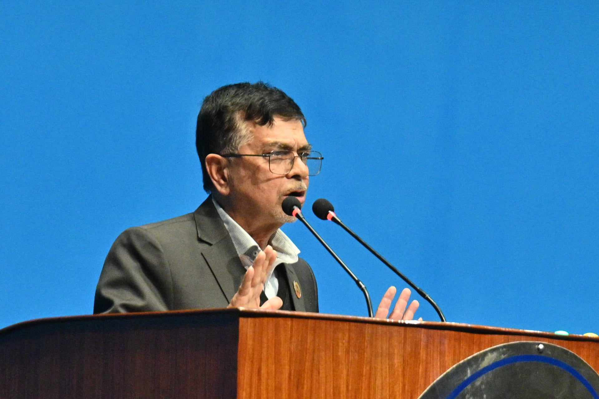 निजामती विधेयकबारे राजेन्द्र पाण्डे – सचिवहरूले सामूहिक राजीनामाको धम्की दिँदै छन्,  सरकार नडराओस्